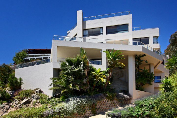 Photo 4 of Bantry Bay Rocks accommodation in Bantry Bay, Cape Town with 4 bedrooms and 2 bathrooms