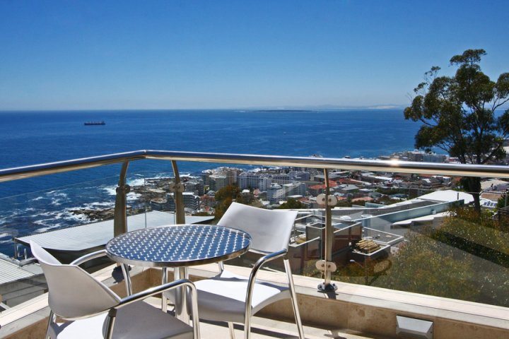 Photo 1 of Bantry Bay Rocks accommodation in Bantry Bay, Cape Town with 4 bedrooms and 2 bathrooms
