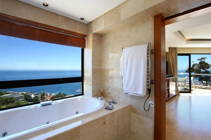 Photo 5 of Bantry Bay Rocks accommodation in Bantry Bay, Cape Town with 4 bedrooms and 2 bathrooms