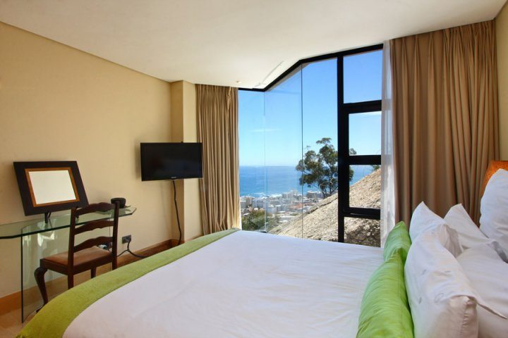 Photo 6 of Bantry Bay Rocks accommodation in Bantry Bay, Cape Town with 4 bedrooms and 2 bathrooms
