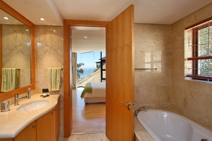Photo 7 of Bantry Bay Rocks accommodation in Bantry Bay, Cape Town with 4 bedrooms and 2 bathrooms