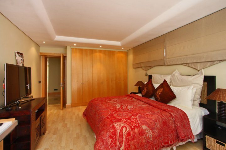 Photo 9 of Bantry Bay Rocks accommodation in Bantry Bay, Cape Town with 4 bedrooms and 2 bathrooms