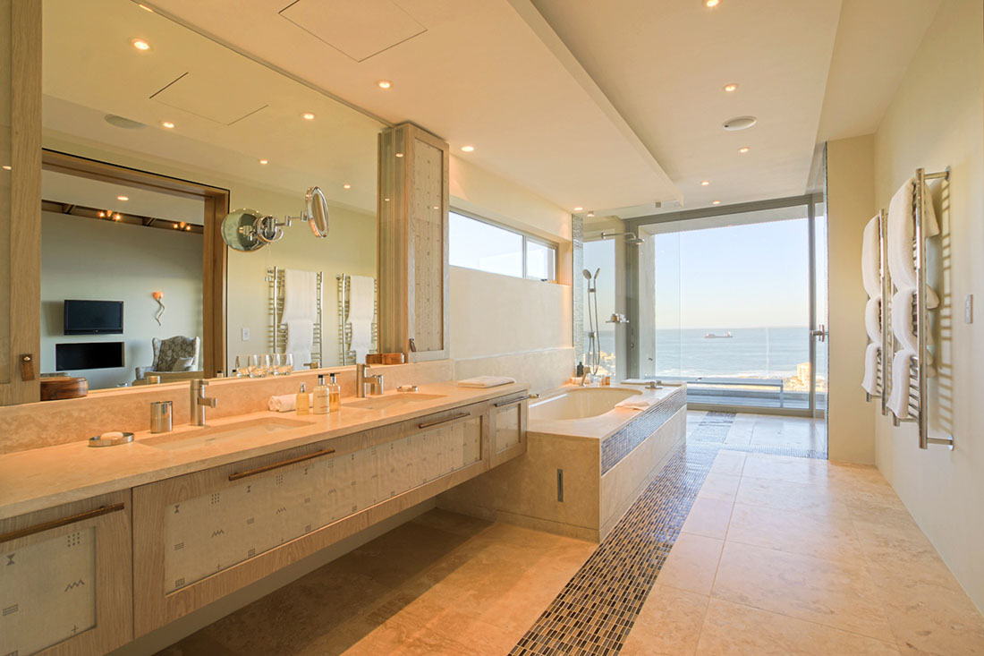 Photo 8 of Bantry Bay Villa accommodation in Bantry Bay, Cape Town with 5 bedrooms and 5 bathrooms