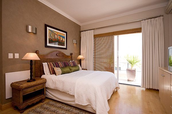 Photo 2 of Bantry Beach Penthouse accommodation in Bantry Bay, Cape Town with 3 bedrooms and 2 bathrooms