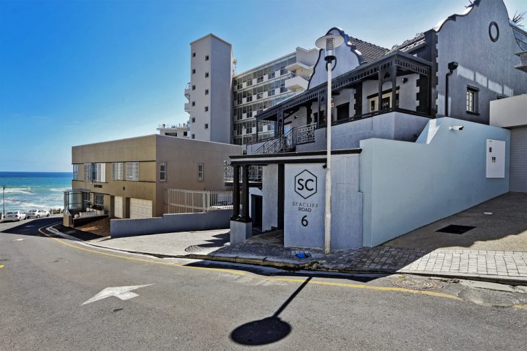 Photo 2 of Bantry Luxe Apartment 2 accommodation in Bantry Bay, Cape Town with 2 bedrooms and 2 bathrooms