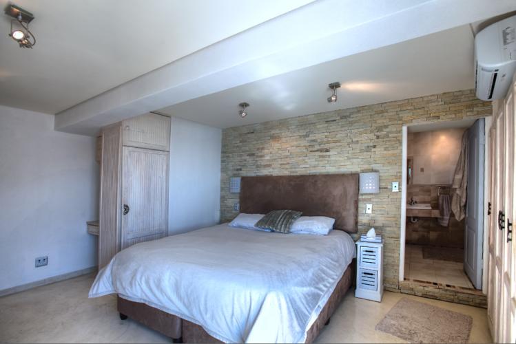 Photo 11 of Bantry on Rocks accommodation in Bantry Bay, Cape Town with 1 bedrooms and 1.5 bathrooms