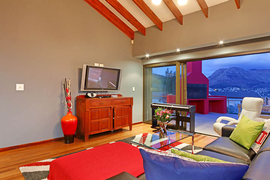 Photo 14 of Bay Views Hout Bay accommodation in Hout Bay, Cape Town with 4 bedrooms and 3 bathrooms