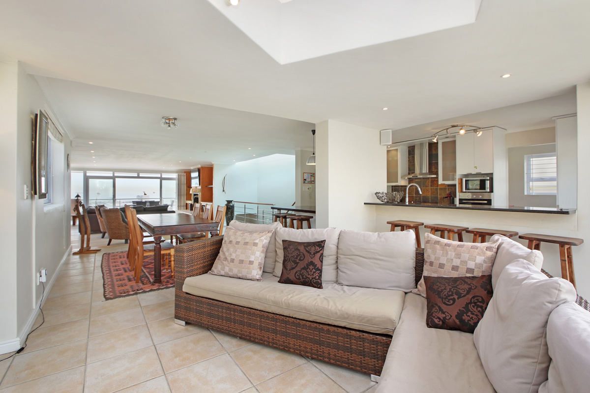 Photo 9 of Bayview 40 accommodation in Bloubergstrand, Cape Town with 4 bedrooms and 3 bathrooms