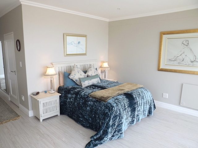 Photo 8 of Bayview Villa accommodation in Bloubergstrand, Cape Town with 4 bedrooms and 4 bathrooms