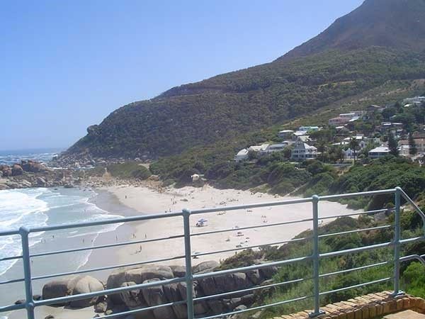 Photo 2 of Beach Music accommodation in Llandudno, Cape Town with 3 bedrooms and 2 bathrooms