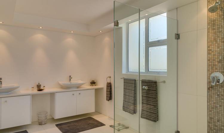 Photo 8 of Beach Walk accommodation in Camps Bay, Cape Town with 4 bedrooms and 3 bathrooms