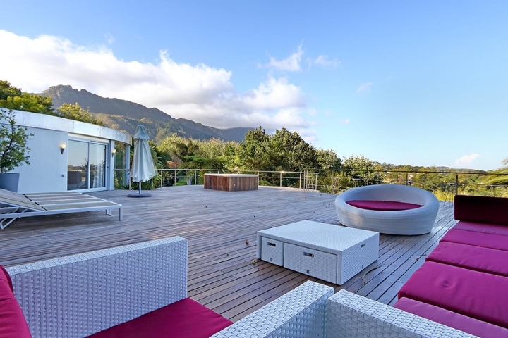 Photo 7 of Belair Manor accommodation in Constantia, Cape Town with 4 bedrooms and 3 bathrooms