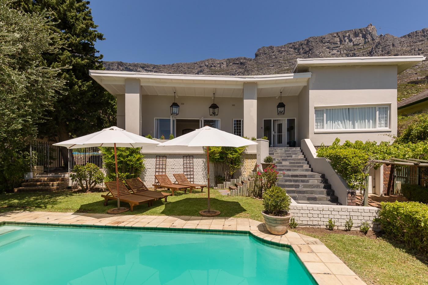 Photo 19 of Bella Montagna accommodation in Oranjezicht, Cape Town with 4 bedrooms and 2 bathrooms