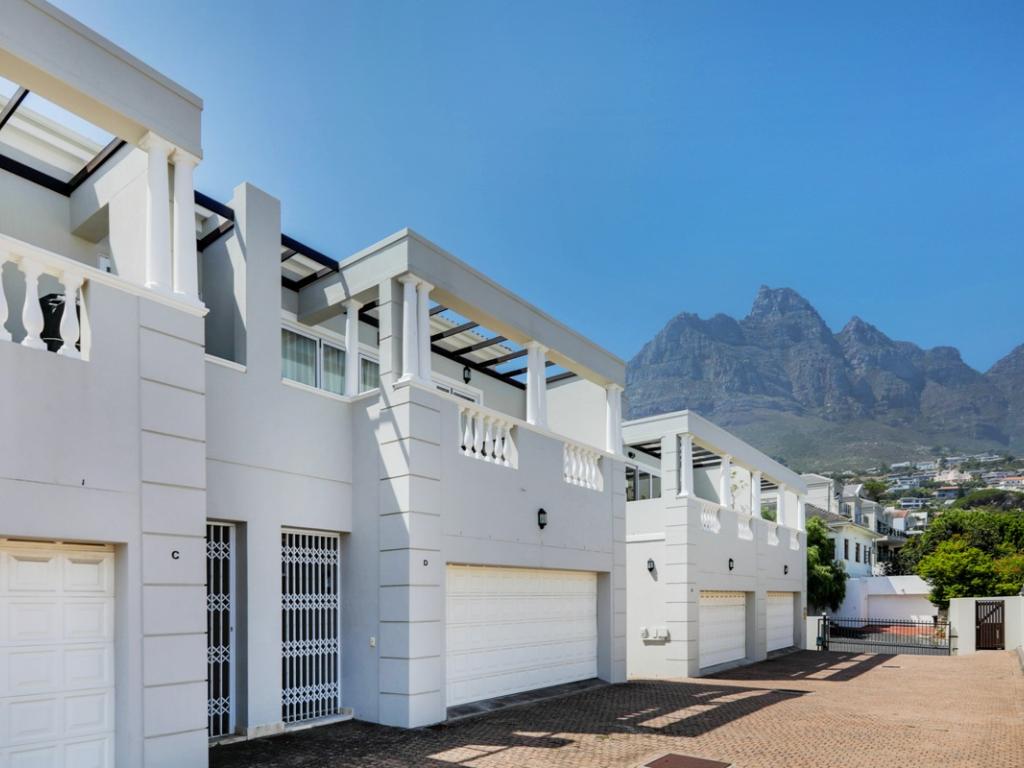 Photo 12 of Berkely Place accommodation in Camps Bay, Cape Town with 3 bedrooms and 2 bathrooms