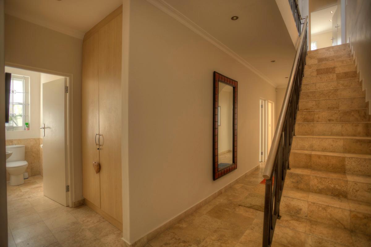 Photo 3 of Berkley 7E accommodation in Camps Bay, Cape Town with 3 bedrooms and 2 bathrooms