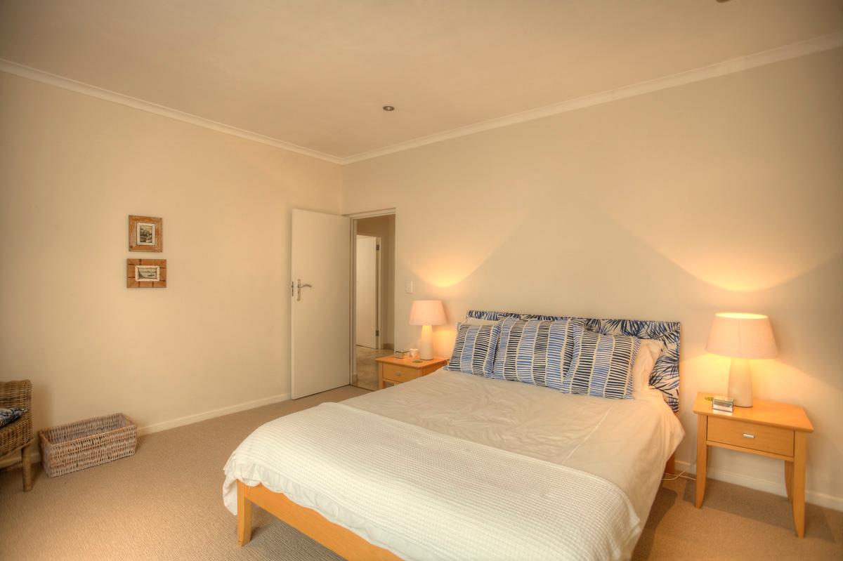 Photo 4 of Berkley 7E accommodation in Camps Bay, Cape Town with 3 bedrooms and 2 bathrooms