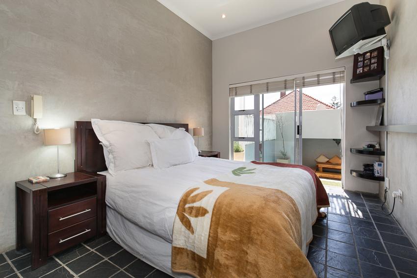 Photo 13 of Bertram Terrace accommodation in Sea Point, Cape Town with 2 bedrooms and 2 bathrooms
