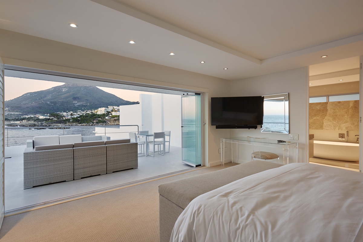 Photo 10 of Beta Beach accommodation in Bakoven, Cape Town with 6 bedrooms and 6 bathrooms