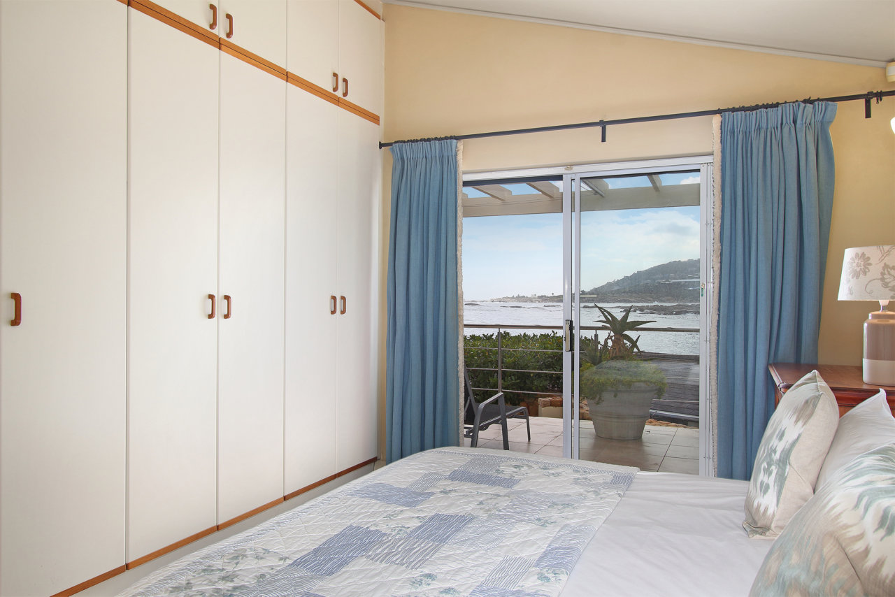 Photo 15 of Beta Beach Villa accommodation in Bakoven, Cape Town with 4 bedrooms and 4 bathrooms