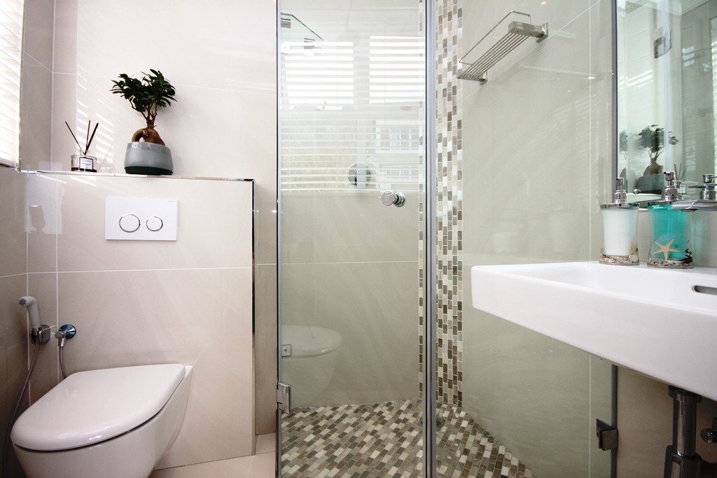 Photo 14 of Beta Place accommodation in Bakoven, Cape Town with 5 bedrooms and 4 bathrooms