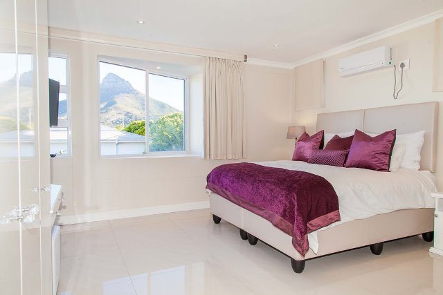 Photo 3 of Beta Place accommodation in Bakoven, Cape Town with 5 bedrooms and 4 bathrooms