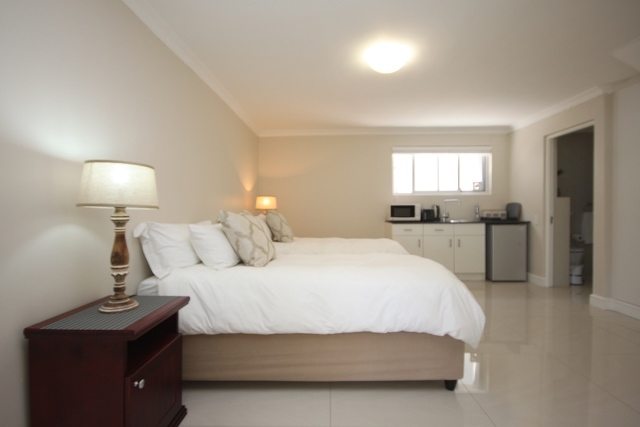 Photo 5 of Beta Place accommodation in Bakoven, Cape Town with 5 bedrooms and 4 bathrooms