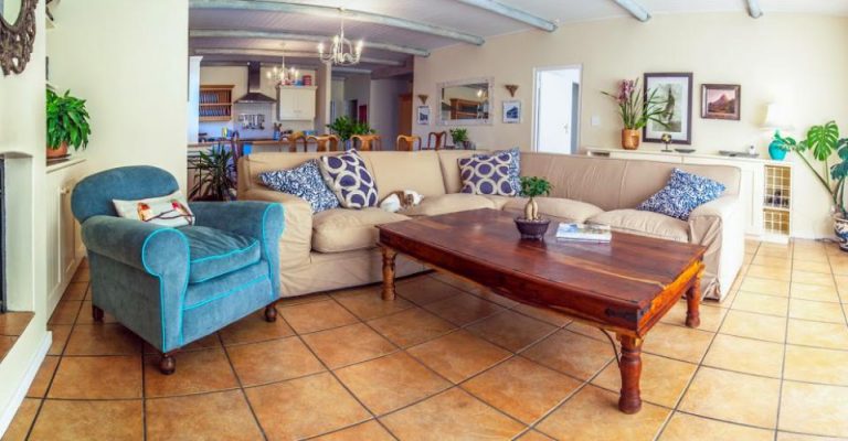 Photo 8 of Beta Views accommodation in Bakoven, Cape Town with 4 bedrooms and 4 bathrooms