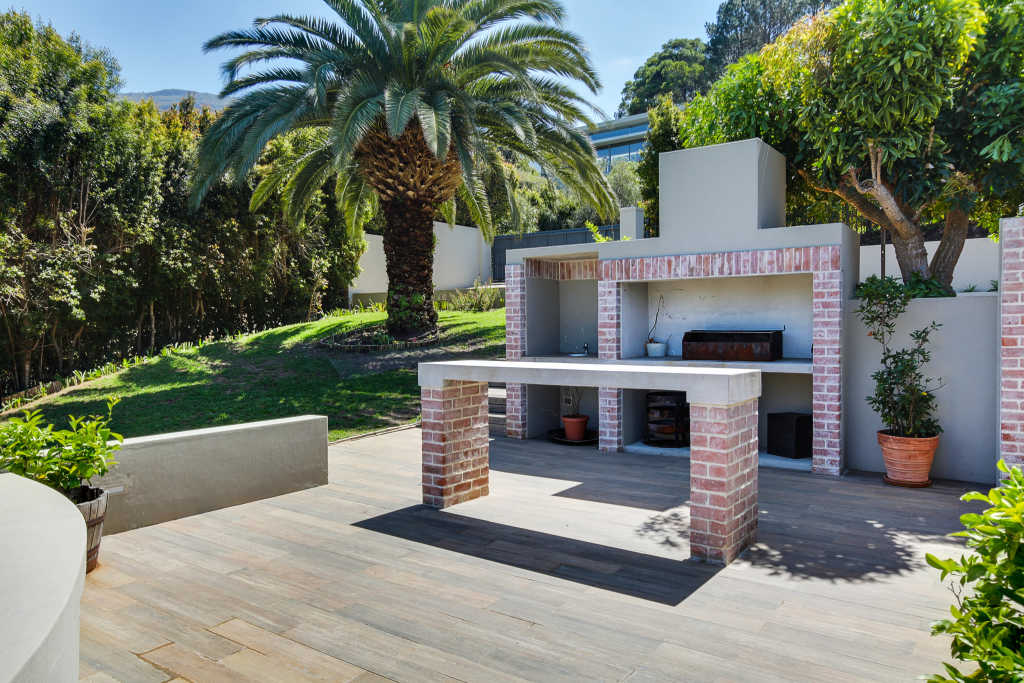 Photo 2 of Bishopscourt Bliss accommodation in Bishopscourt, Cape Town with 6 bedrooms and 4 bathrooms