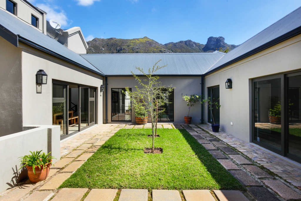 Photo 19 of Bishopscourt Bliss accommodation in Bishopscourt, Cape Town with 6 bedrooms and 4 bathrooms