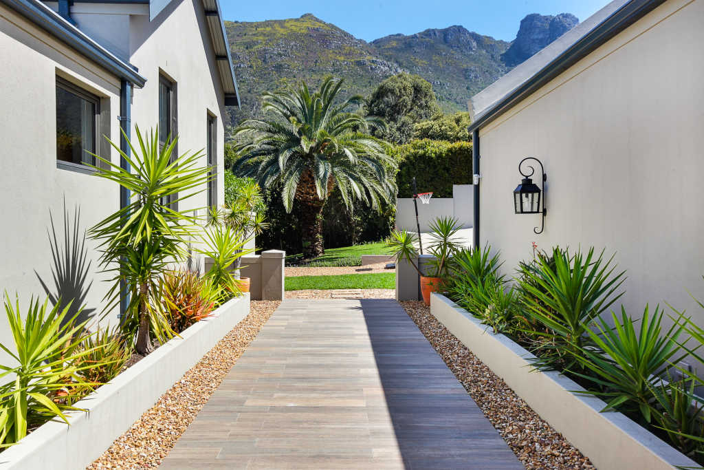 Photo 20 of Bishopscourt Bliss accommodation in Bishopscourt, Cape Town with 6 bedrooms and 4 bathrooms