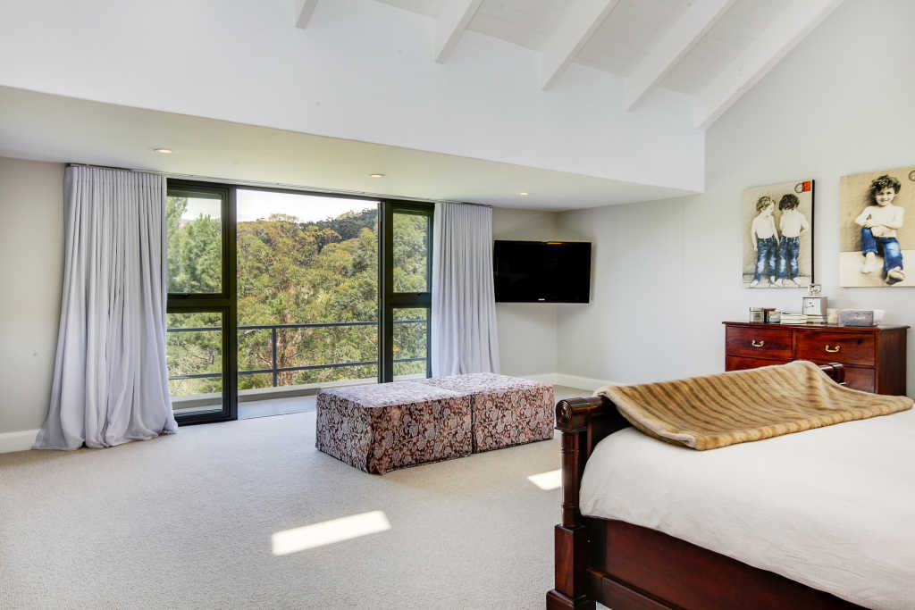 Photo 8 of Bishopscourt Bliss accommodation in Bishopscourt, Cape Town with 6 bedrooms and 4 bathrooms