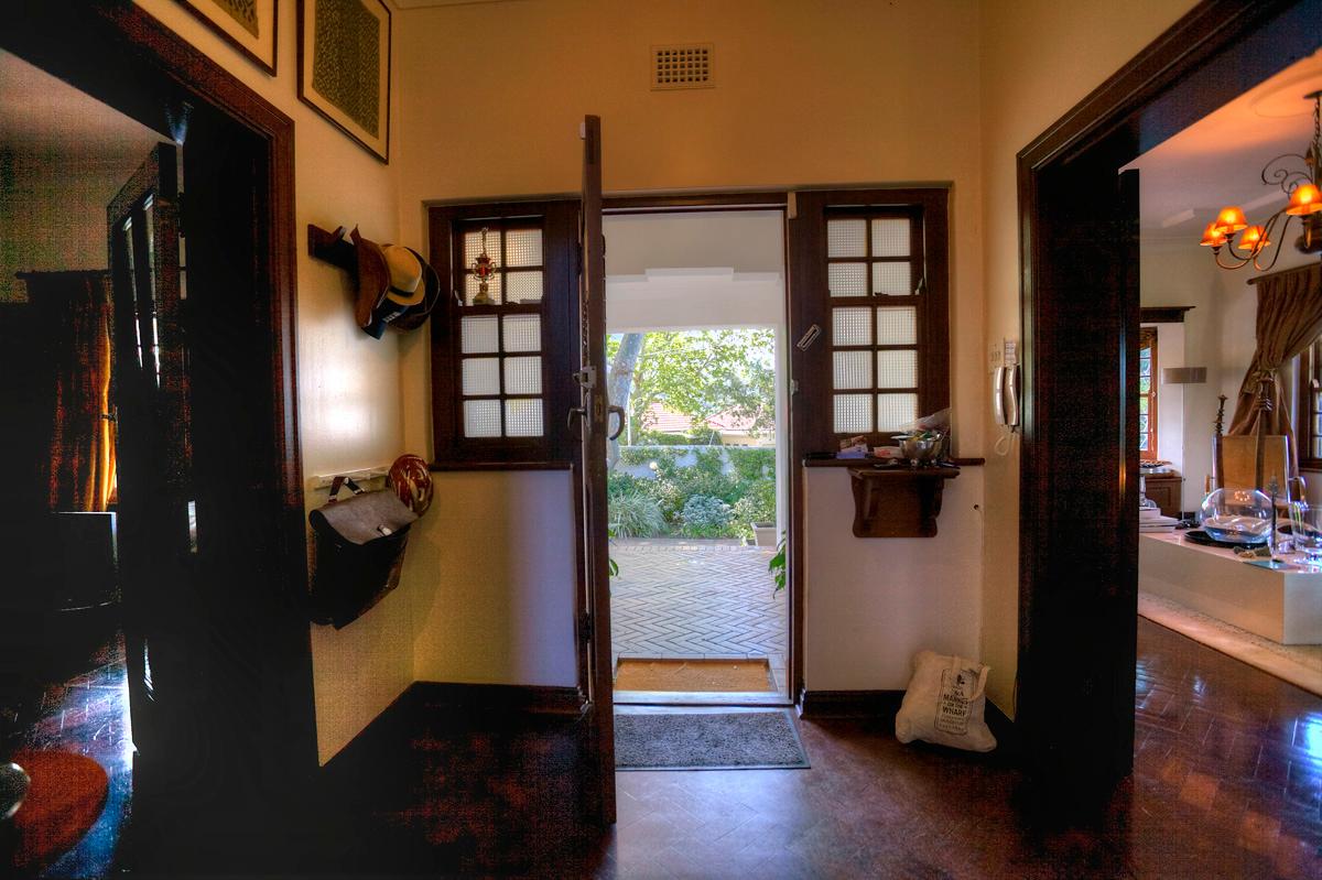 Photo 8 of Bishopscourt Manor accommodation in Bishopscourt, Cape Town with 4 bedrooms and 3 bathrooms