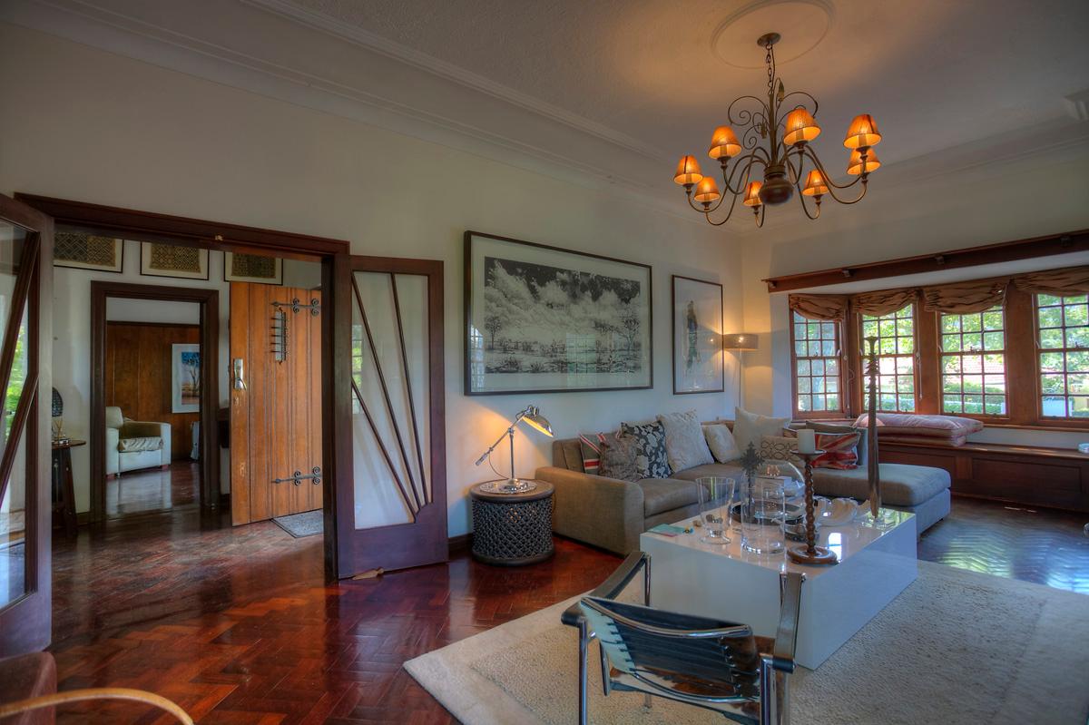 Photo 9 of Bishopscourt Manor accommodation in Bishopscourt, Cape Town with 4 bedrooms and 3 bathrooms