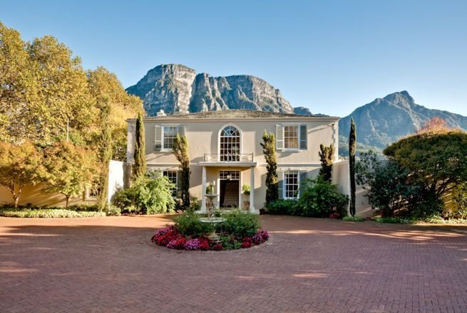 Photo 4 of Bishopscourt Views accommodation in Bishopscourt, Cape Town with 4 bedrooms and 4 bathrooms
