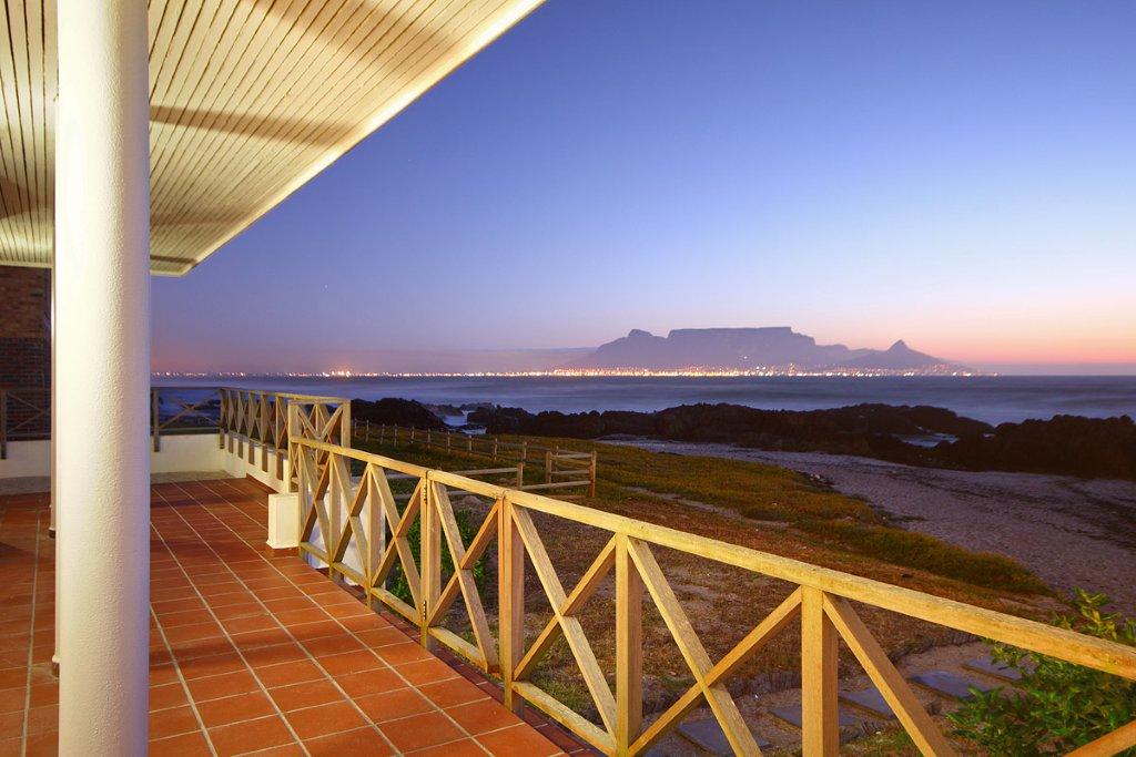 Photo 11 of Blouberg Belloy Villa accommodation in Bloubergstrand, Cape Town with 5 bedrooms and  bathrooms