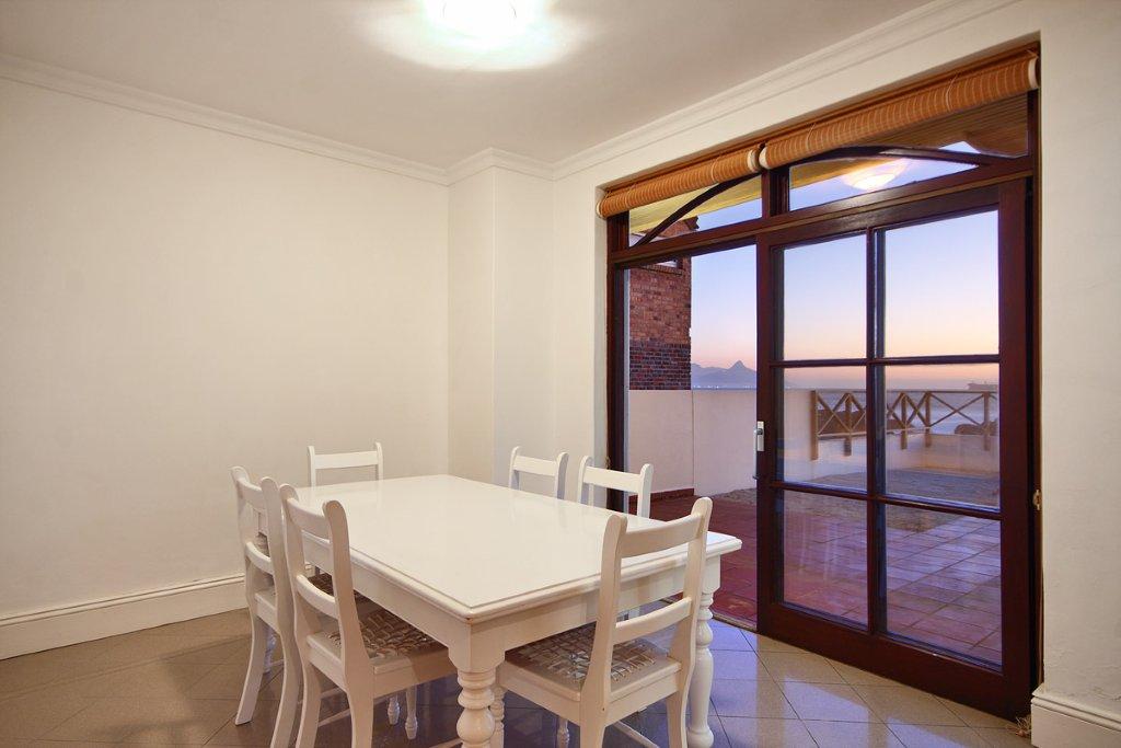 Photo 16 of Blouberg Belloy Villa accommodation in Bloubergstrand, Cape Town with 5 bedrooms and  bathrooms