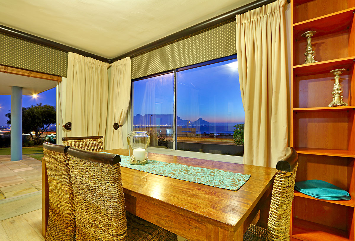 Photo 14 of Blouberg Sea Spray accommodation in Bloubergstrand, Cape Town with 3 bedrooms and 2 bathrooms