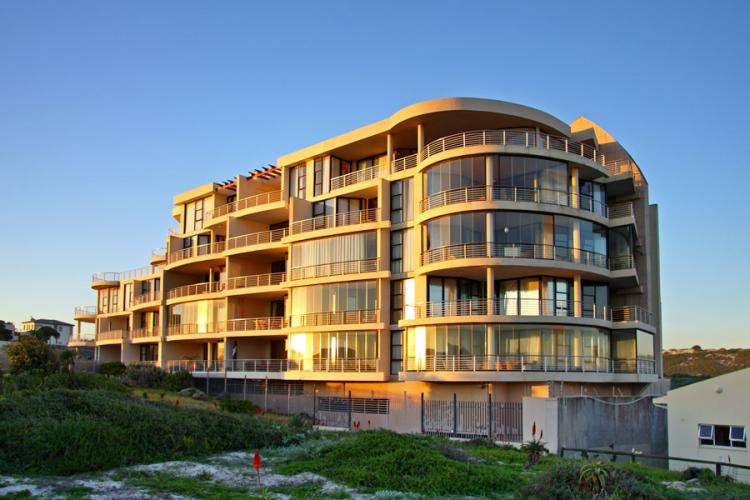 Photo 8 of Blue Waters 107 accommodation in Bloubergstrand, Cape Town with 3 bedrooms and 2 bathrooms