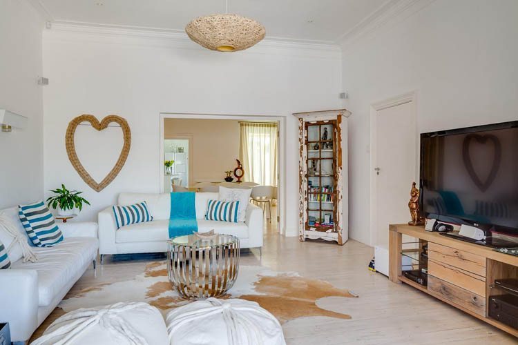 Photo 2 of Bompton Villa Bantry Bay accommodation in Bantry Bay, Cape Town with 4 bedrooms and 2 bathrooms