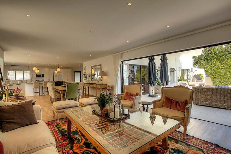 Photo 12 of Borbeaux Villa accommodation in Fresnaye, Cape Town with 4 bedrooms and 4 bathrooms