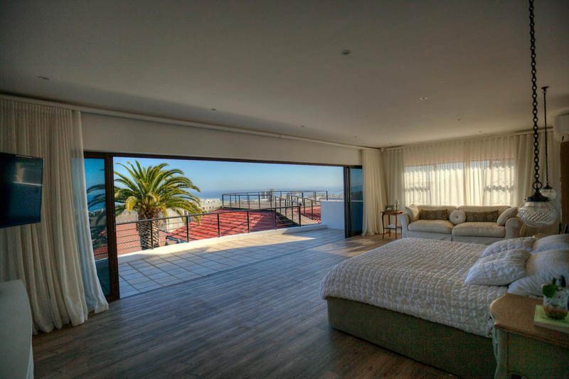 Photo 13 of Borbeaux Villa accommodation in Fresnaye, Cape Town with 4 bedrooms and 4 bathrooms