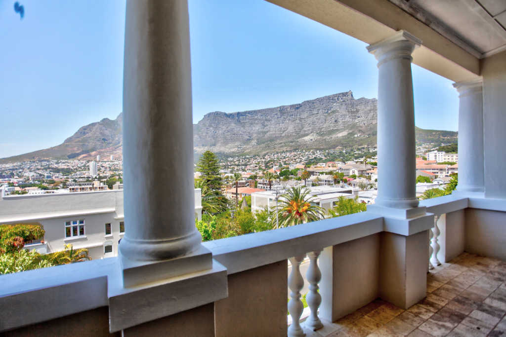 Photo 11 of Brownlow Villa accommodation in Tamboerskloof, Cape Town with 4 bedrooms and 4 bathrooms