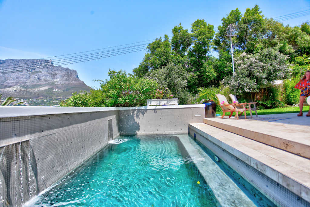 Photo 8 of Brownlow Villa accommodation in Tamboerskloof, Cape Town with 4 bedrooms and 4 bathrooms