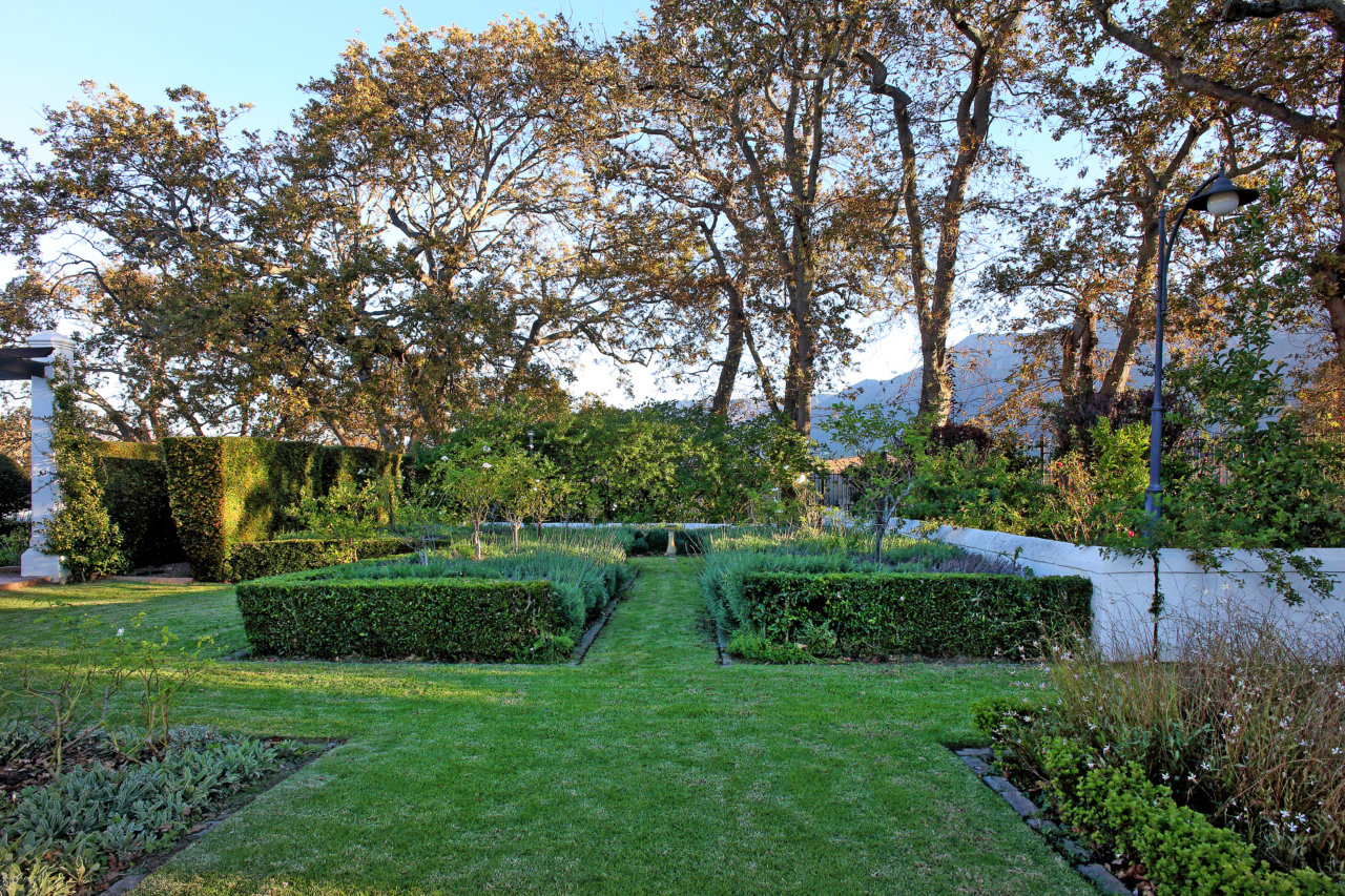 Photo 6 of Buitenzorg accommodation in Constantia, Cape Town with 5 bedrooms and 5 bathrooms