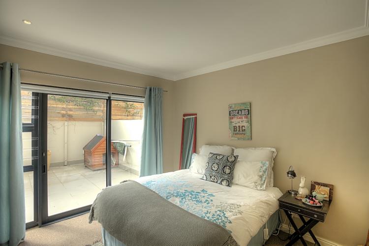 Photo 8 of Burnside 101 accommodation in Tamboerskloof, Cape Town with 2 bedrooms and 2 bathrooms