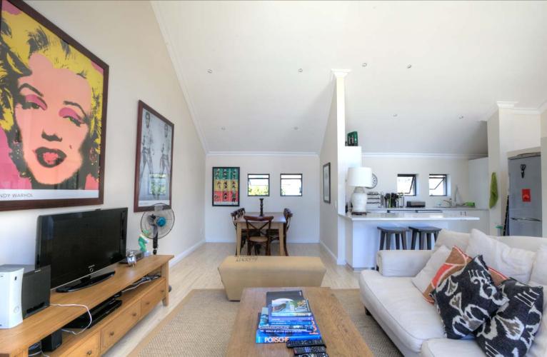 Photo 5 of Burnside 302 accommodation in Tamboerskloof, Cape Town with 2 bedrooms and 2 bathrooms