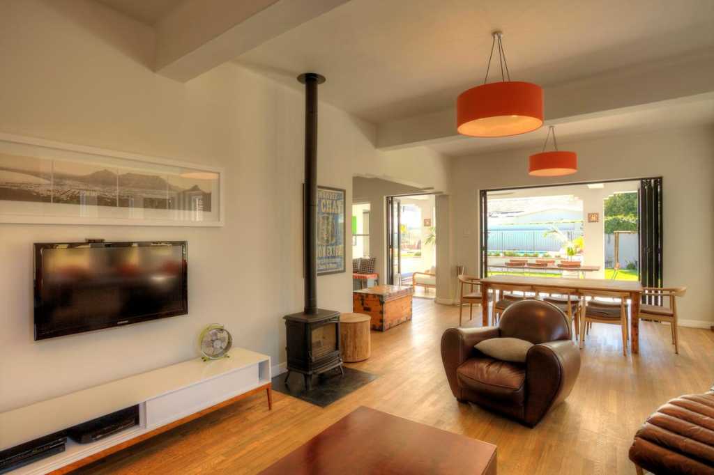 Photo 26 of Buxton Villa accommodation in Gardens, Cape Town with 4 bedrooms and 3 bathrooms