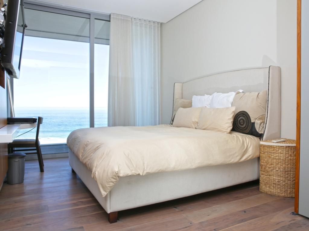 Photo 4 of Camps Bay Beach accommodation in Camps Bay, Cape Town with 3 bedrooms and 3 bathrooms
