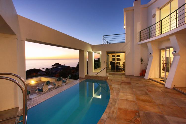 Photo 2 of Camps Bay Blue accommodation in Camps Bay, Cape Town with 4 bedrooms and 3 bathrooms