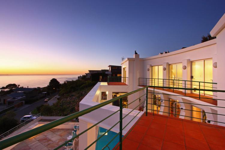 Photo 15 of Camps Bay Blue accommodation in Camps Bay, Cape Town with 4 bedrooms and 3 bathrooms